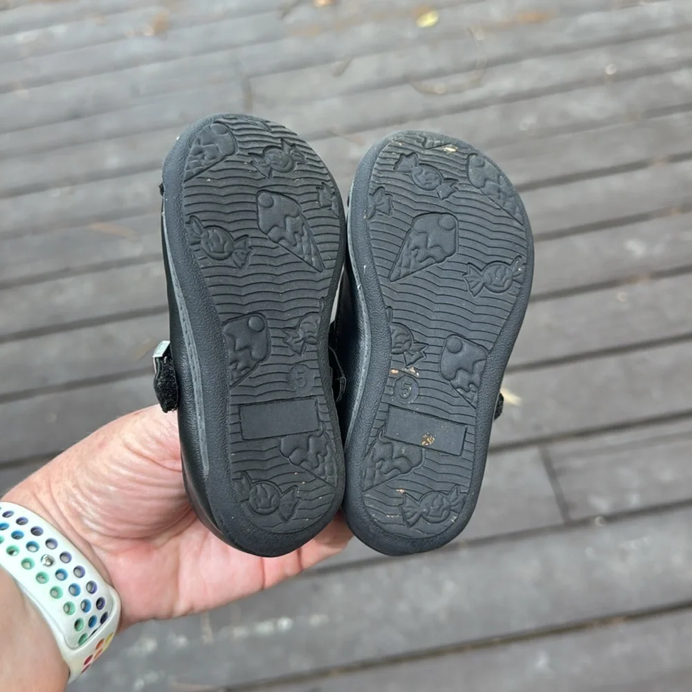 Olive & Edie Darcie Black Mary Jane Girls Shoes size 5M
